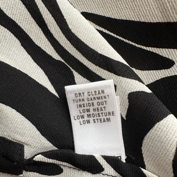 SoCa ST. JOHN silk set ( top and pants) - Picture 5 of 13